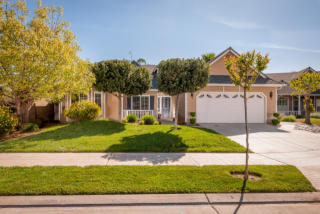 1921 Rogers Ave, Clovis, CA 93619-7597
