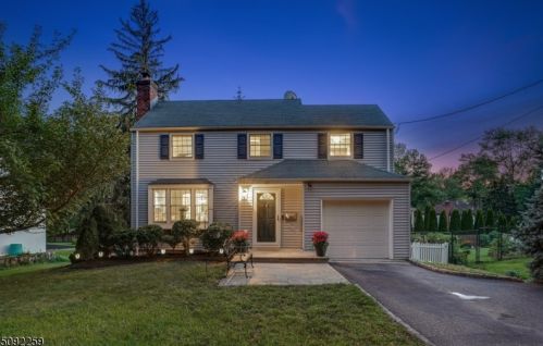 22 Sylvan Dr, Greystone Park, NJ 07950-1926