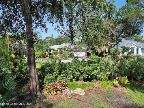 9850 Oak Trl, Sebastian, FL 32976-3312
