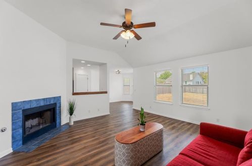 413 Estate Dr, Monadale, TX 78634-5244