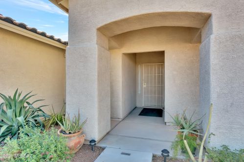 2565 Sunstar Pl, Tucson, AZ 85713-1175