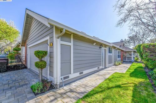 531 Silver Lake Dr, Danville, CA 94526-6256