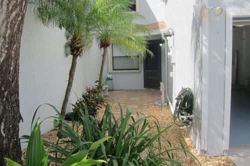 1517 Woodbridge Lakes Cir, West Palm Beach, FL 33406-5618
