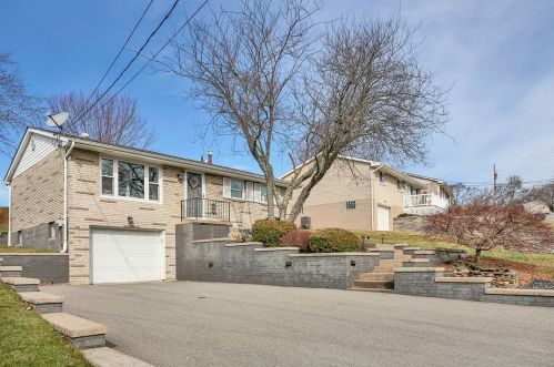 33 Nancy Dr, Jeannette, PA 15644-1089