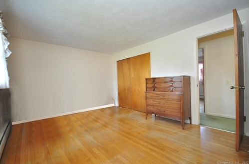 50 Gardner St, Manchester CT 06040-6606 exterior