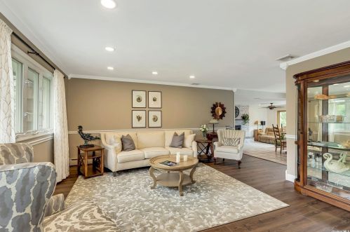 4 Magenta Ln, Elwood NY  11731-5116 exterior