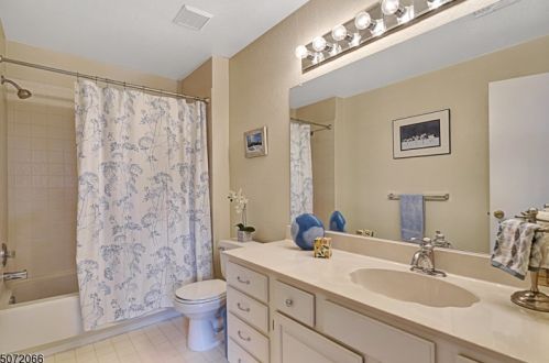 47 Pheasant Brook Ct, Bedminster NJ  07921-2040 exterior
