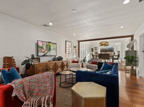 7356 Leescott Ave, Van Nuys CA  91406-2629 exterior