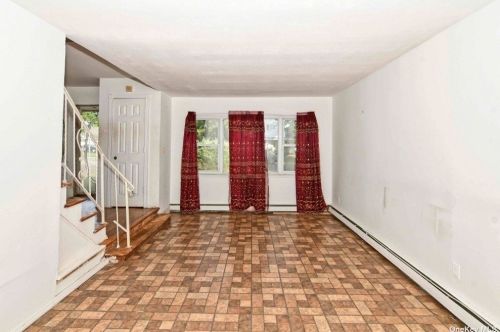 43 Julie Cres, Central Islip NY  11722-4907 exterior