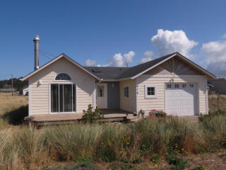 614 Inn Way, Waldport, OR 97394-9513