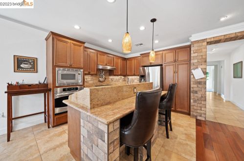 9744 Golden Sky Way, Gilroy CA  95020-9663 exterior