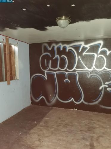 876 Isabella St, Oakland CA 94607-3430 exterior