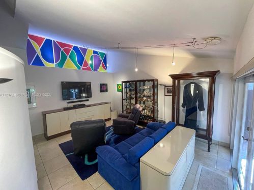 9230 100th Avenue Rd, Miami, FL 33176-1722