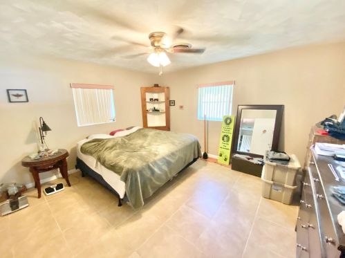1306 Park Ave, Tavares FL  32778-2352 exterior
