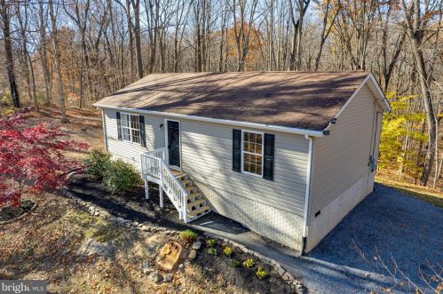 889 Emerson Dr, Falling Waters, WV 25419-4144