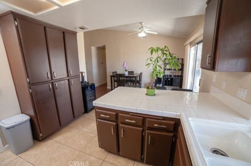 2869 La Vida Dr, Lancaster CA  93535-5873 exterior