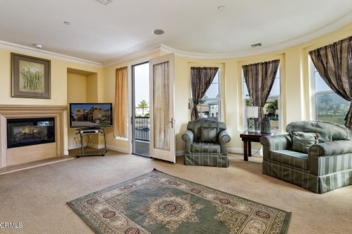 3947 Hemlock St, Oxnard CA  93035-1427 exterior