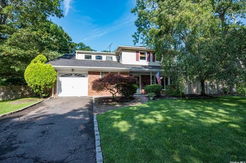 30 Vine Ln, Elwood, NY 11731-3210