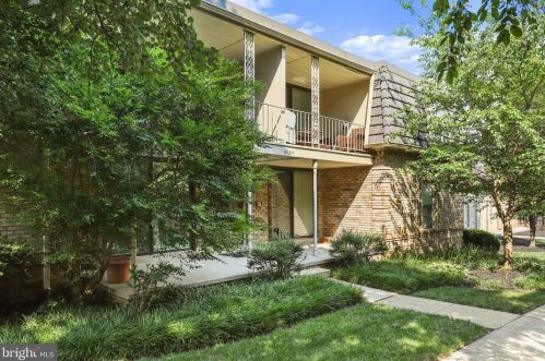 3125 Patrick Henry Dr, Falls Church, VA 22044-2314