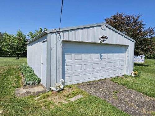 4085 Chandlersville Rd, Zanesville, OH 43701-8612