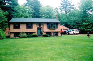 2 Blackberry Ln, Raymond, NH 03077-2010