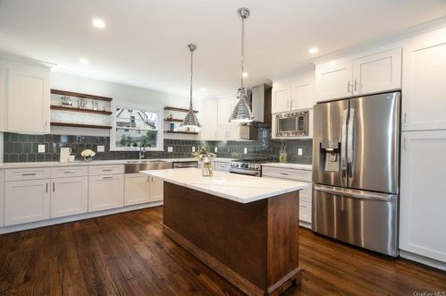 15 Thelma Pl, White Plains NY  10605-3808 exterior