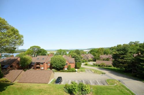 1210 Eagle Bay Dr, Crotonville NY  10562-2355 exterior