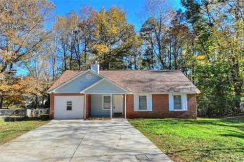 5800 Rocky Mount Ct, Charlotte, NC 28214-3805