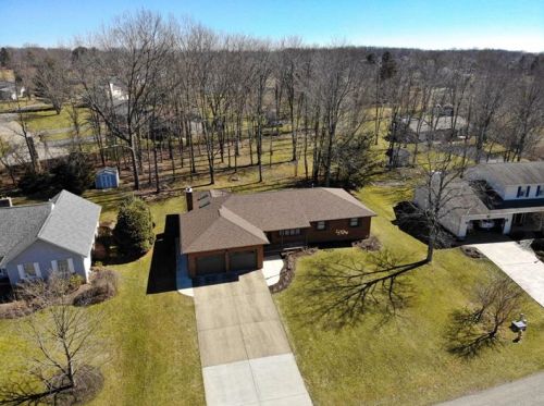 397 Butterfly Ln, Hermitage, PA 16148-3577