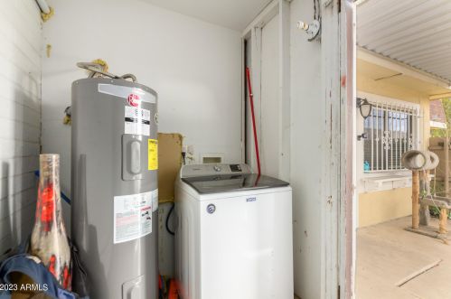 8427 34th Ave, Phoenix AZ  85051-5952 exterior