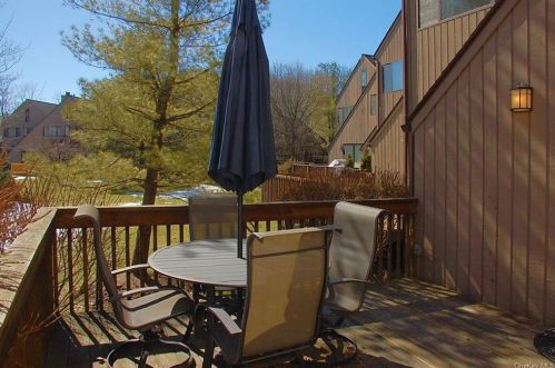 24 Rockhagen Rd, Thornwood NY  10594-2127 exterior