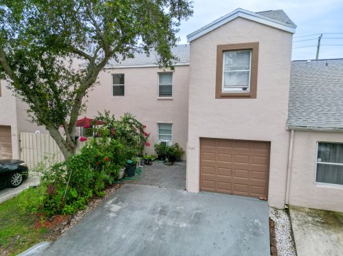5124 Pine Abbey Dr, West Palm Beach, FL 33415-7479