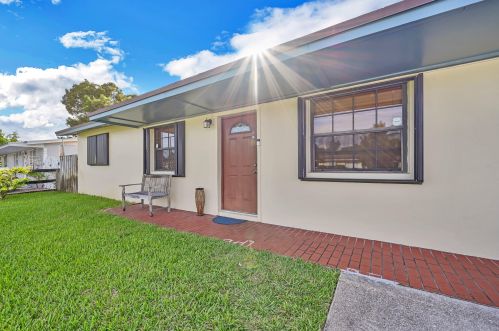 1077 Drexel Rd, West Palm Beach, FL 33417-5554