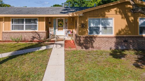 2333 Essex Ave, Deltona, FL 32738-3017