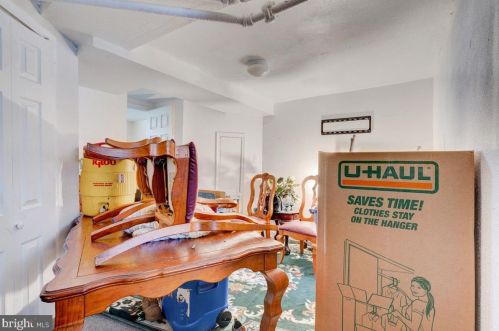 6617 Guyer Ave, Philadelphia PA 19153-2406 exterior