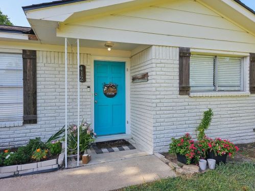 412 Austin Ave, Palacios, TX 77465-2705
