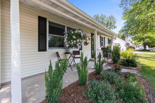 157 Vande Hei Rd, Green Bay, WI 54301-1258