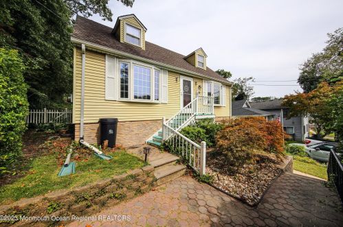 212 Linden Ave, Monmouth Hills, NJ 07732-1314