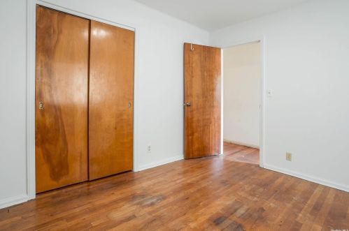 608 6th St, Elwood NY  11731-2326 exterior