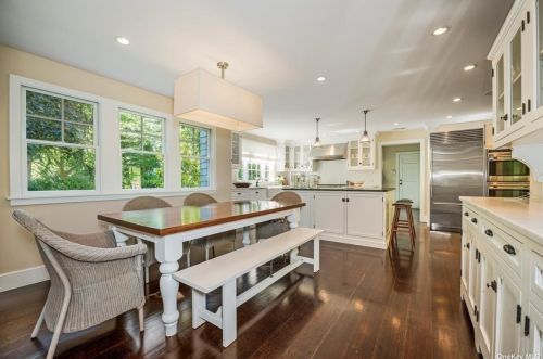 12 Bramble Ln, Huntington Station, NY 11747-2315