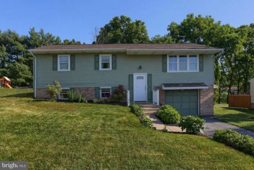 8142 Jefferson St, Hummelstown PA  17036-9323 exterior