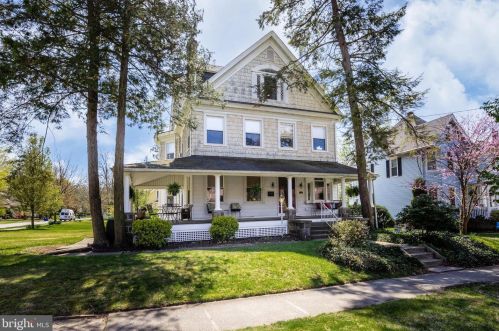 718 Main St, Riverton, NJ 08077-1731