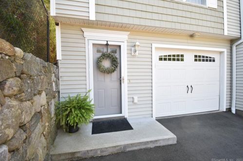 129 Taft Pt, Waterbury, CT 06708-5910