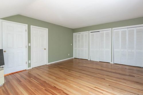 98 Kings Dr, Southport CT  06890-1209 exterior