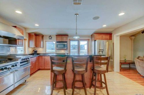 9951 Russell St, Jamaica NY  11414-3949 exterior