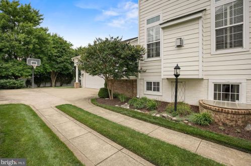 9012 Virginia Ter, Lorton VA  22079-3251 exterior