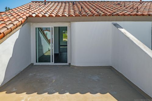 4792 Galicia Way, Oceanside CA  92056-5122 exterior