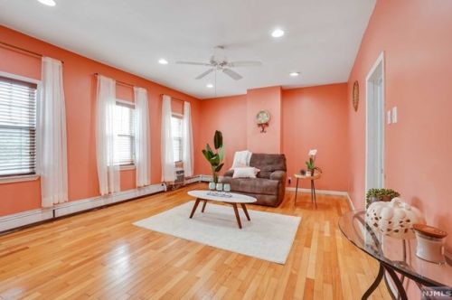 3 Grand St, Union City, NJ 07086-6607