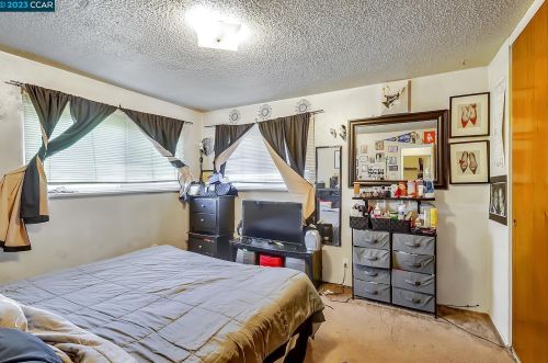 3201 Arkansas St, Oakland CA 94602-3707 exterior