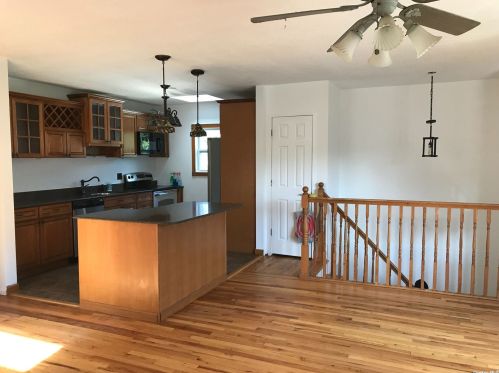 363 Cedarhurst St, Islip Terrace, NY 11752-1403